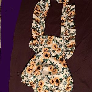 Tong bei Qi boutique  sun flower one piece